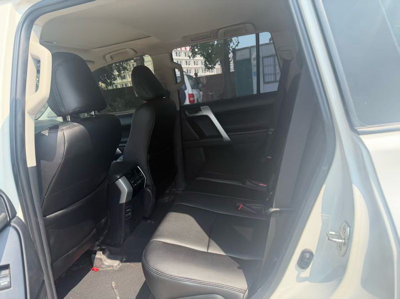 Land Cruiser Prado photo 3