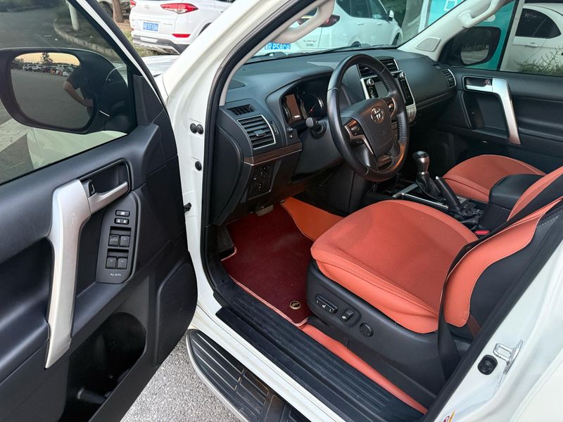 Land Cruiser Prado photo 2