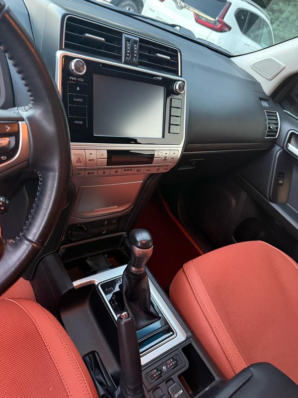 Land Cruiser Prado photo 3