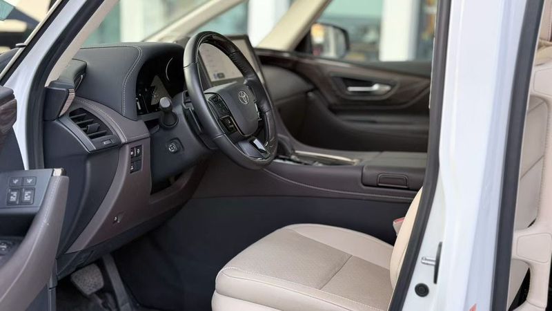 Alphard photo 2