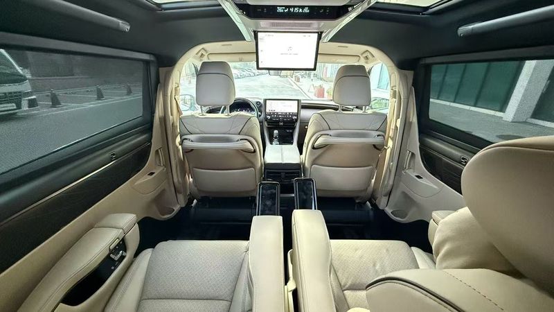 Alphard photo 4