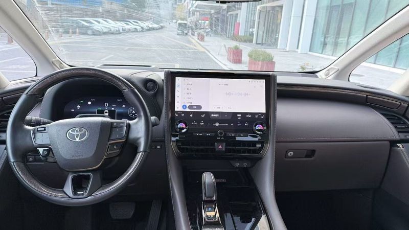 Alphard photo 5