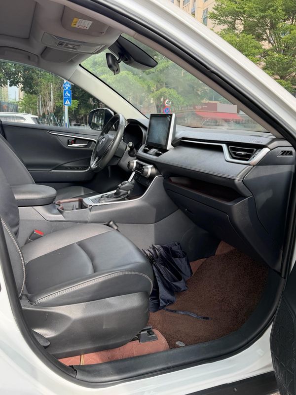 RAV4 photo 4