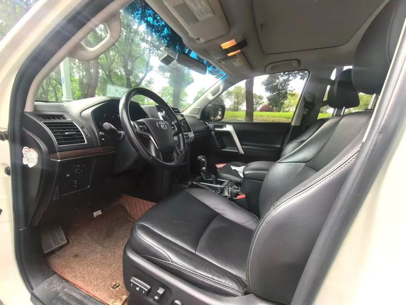 Land Cruiser Prado photo 3