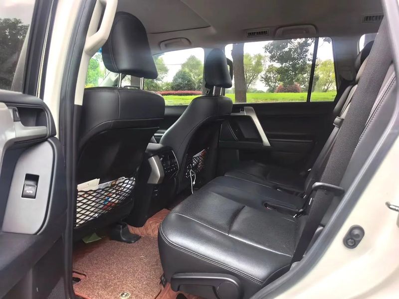 Land Cruiser Prado photo 4