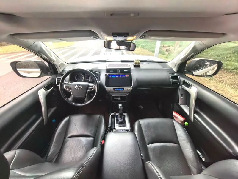 Land Cruiser Prado photo 5