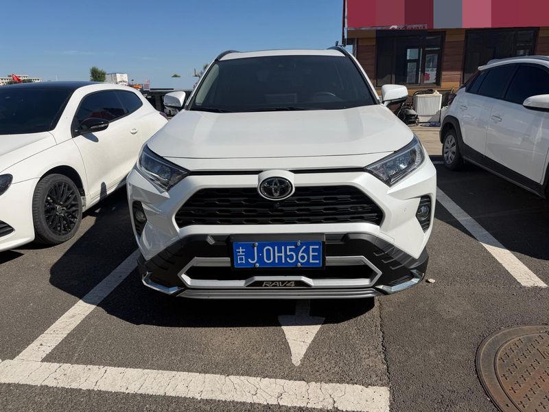 RAV4 photo 3