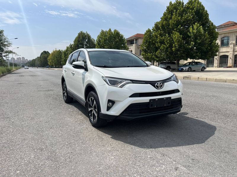 RAV4 photo 3