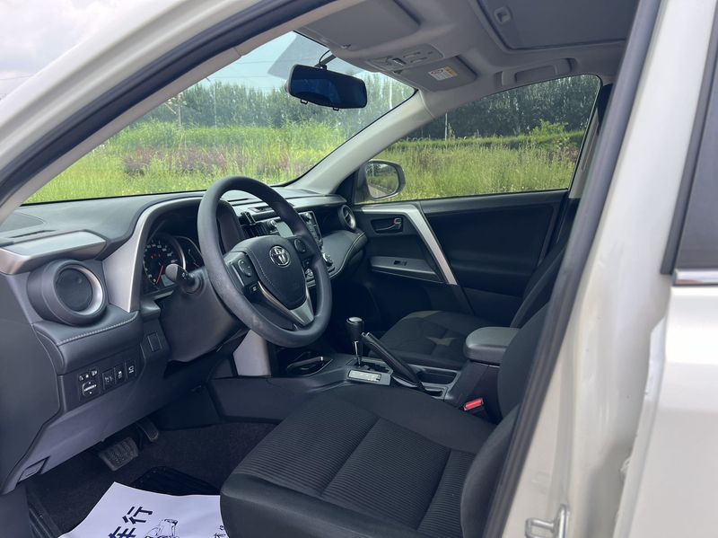 RAV4 photo 4