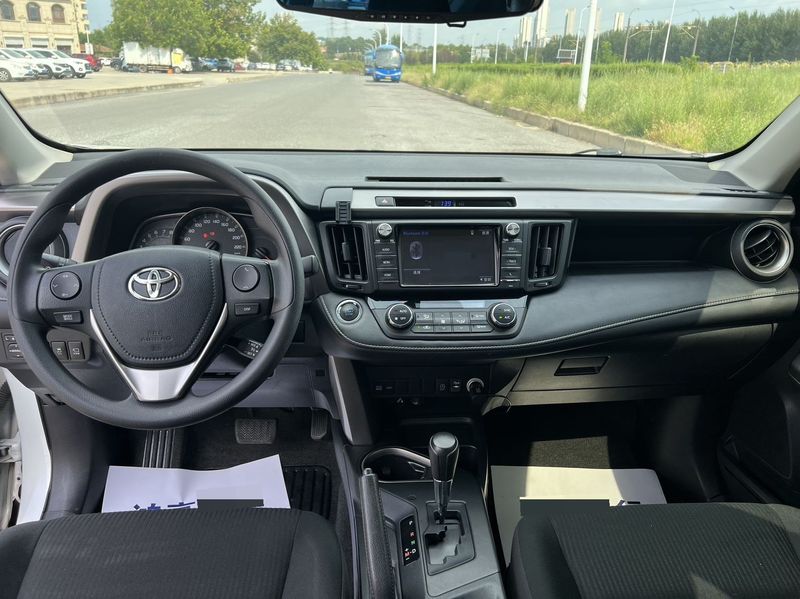 RAV4 photo 5