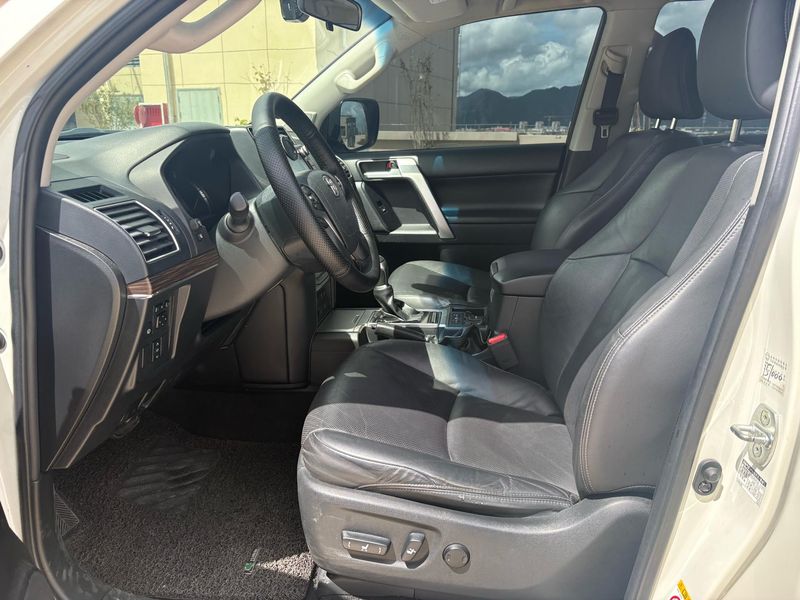 Land Cruiser Prado photo 3