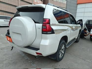 Land Cruiser Prado photo 2