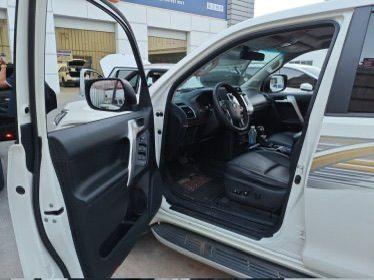 Land Cruiser Prado photo 3