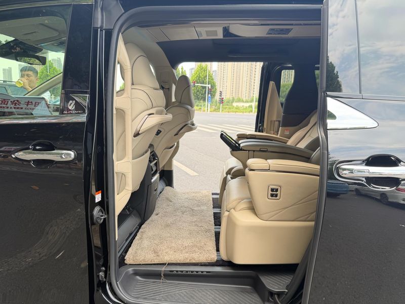 Alphard photo 5