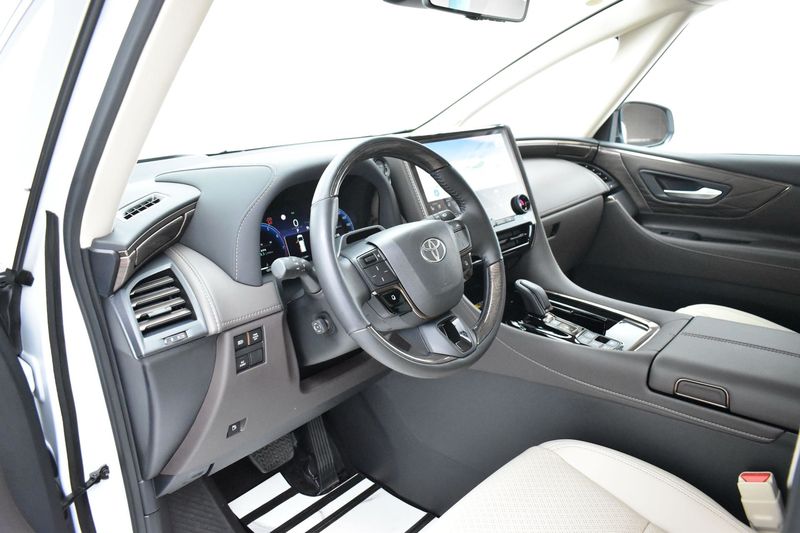 Alphard photo 2