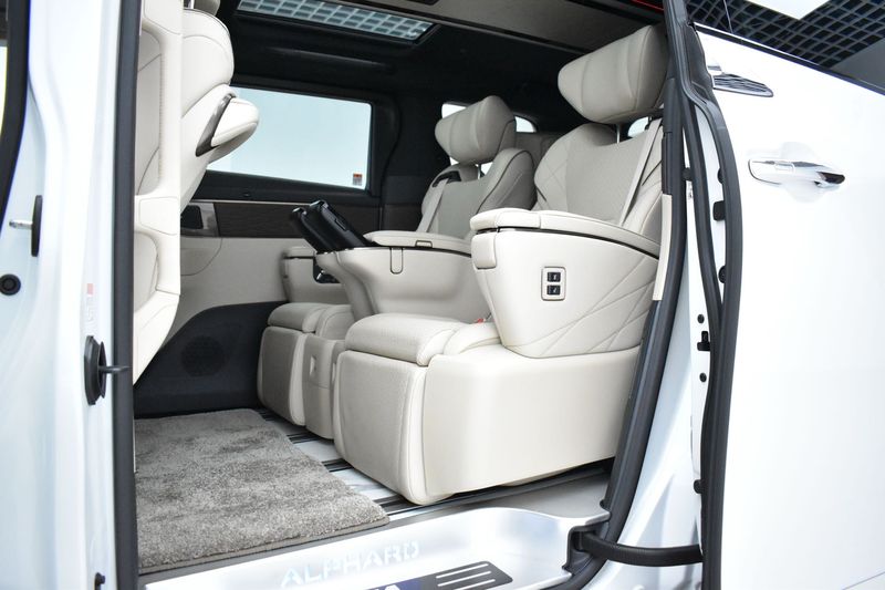 Alphard photo 5