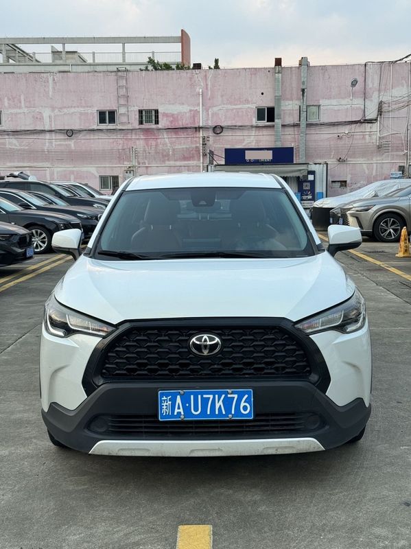 Corolla Cross photo 2