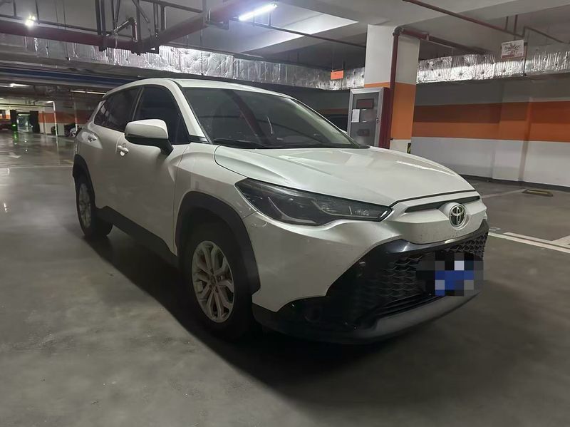Corolla Cross photo 2