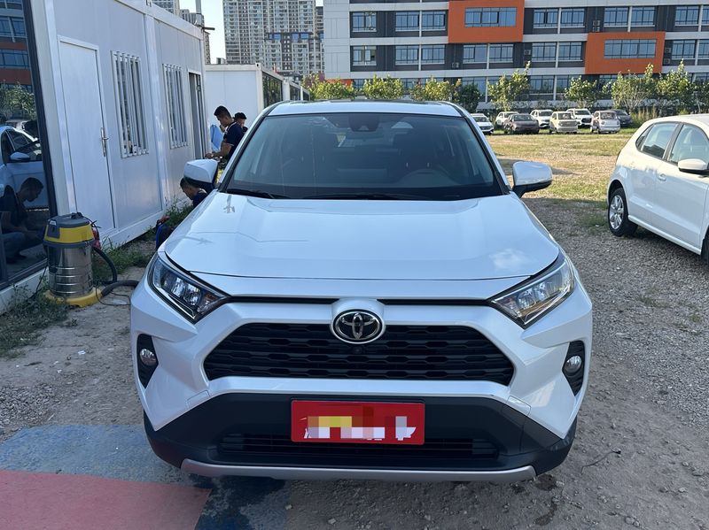 RAV4 photo 2