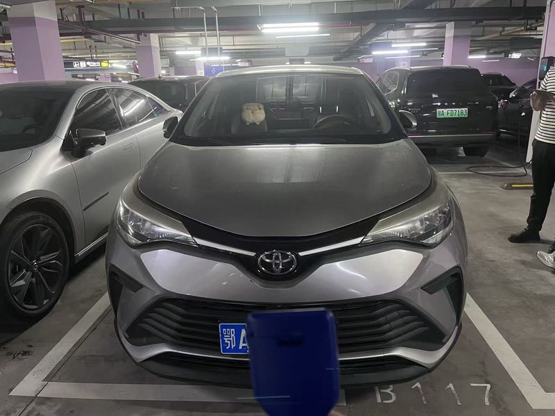 C-HR photo 2