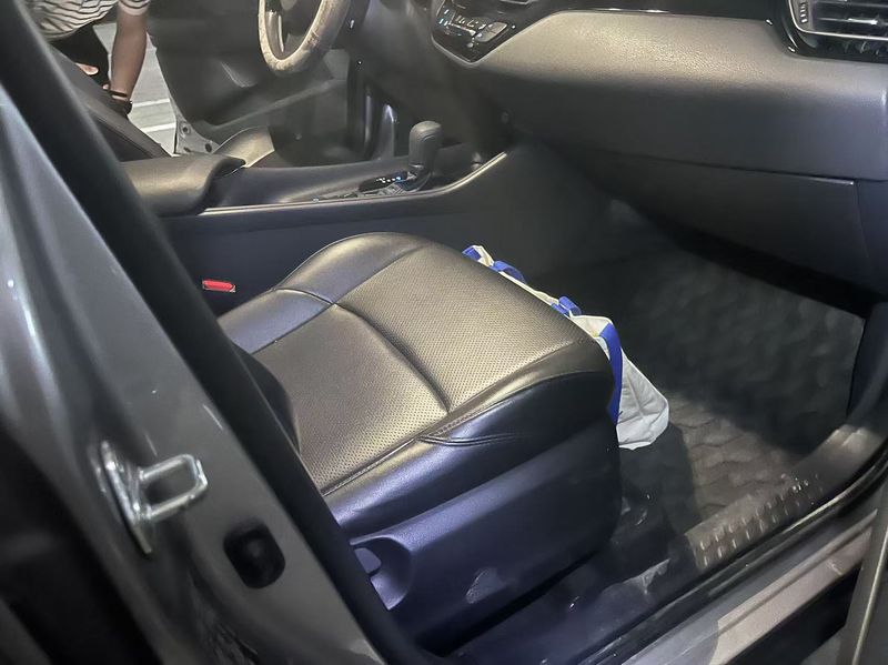 C-HR photo 3