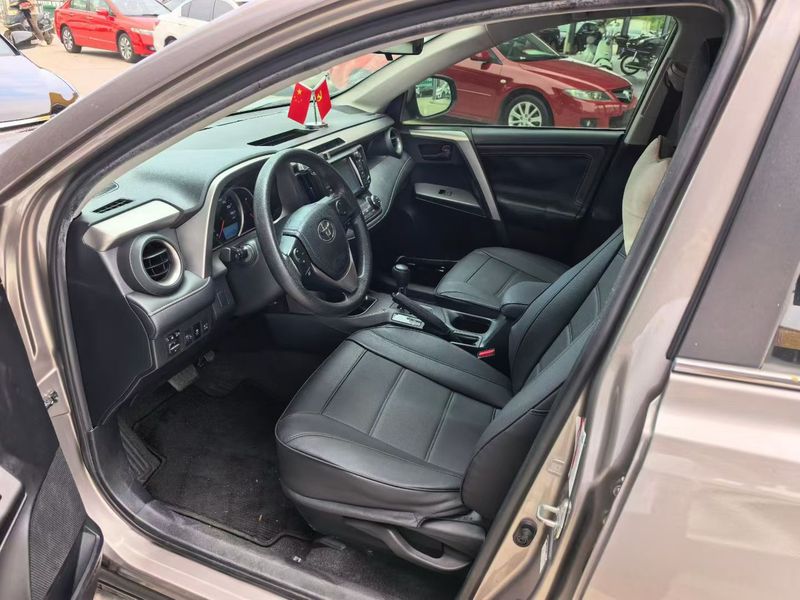 RAV4 photo 2