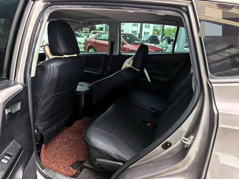 RAV4 photo 3