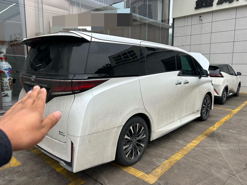 Vellfire photo 4