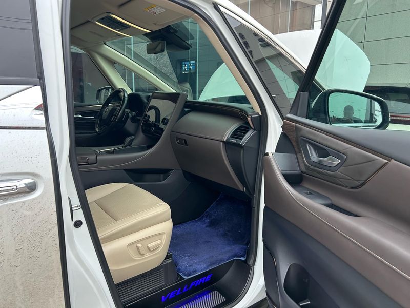 Vellfire photo 5