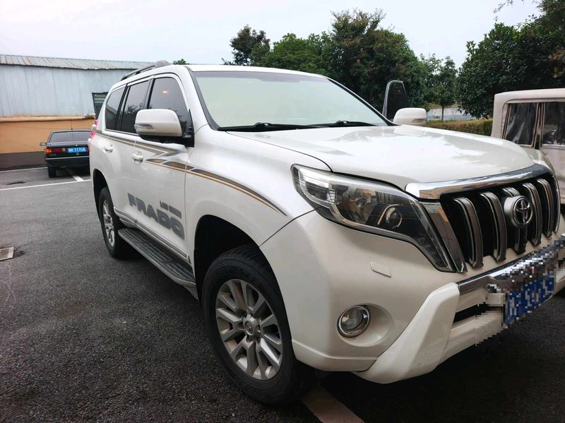 Land Cruiser Prado photo 2
