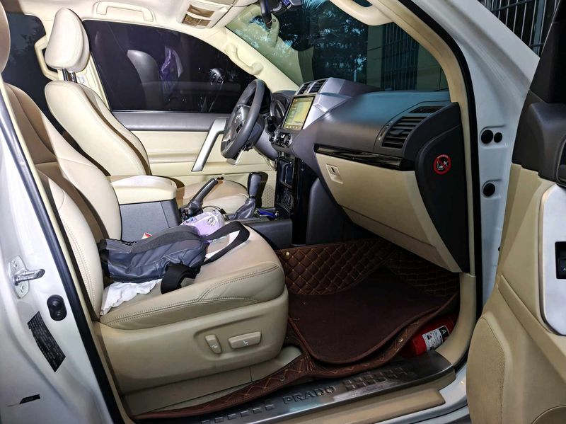 Land Cruiser Prado photo 3