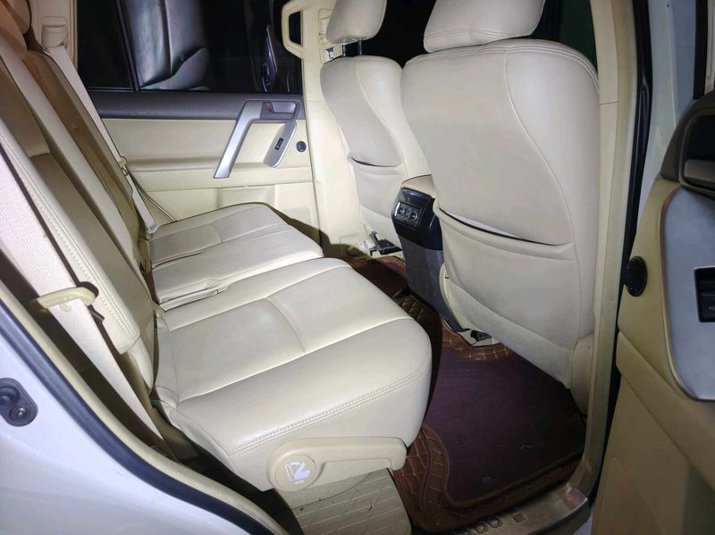 Land Cruiser Prado photo 4