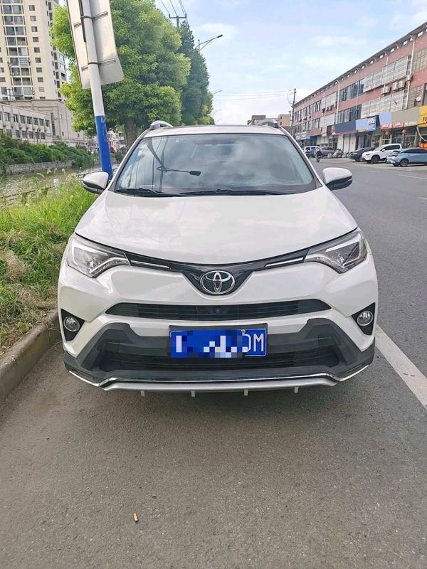 RAV4 photo 2