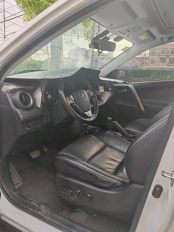 RAV4 photo 3