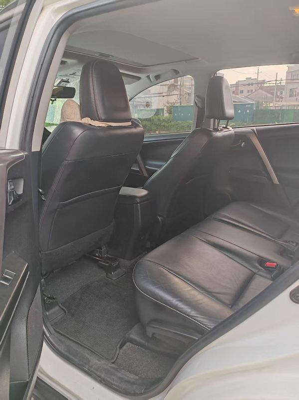 RAV4 photo 4