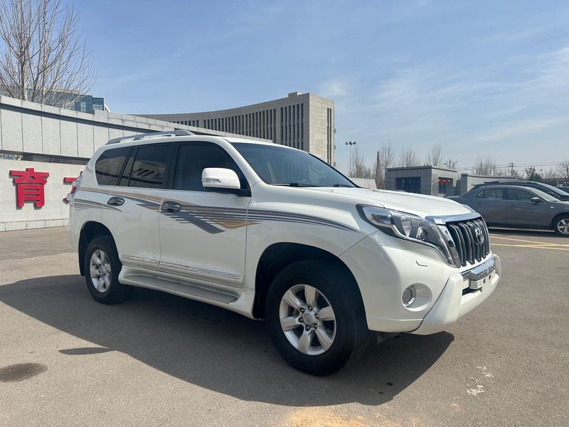 Land Cruiser Prado photo 3