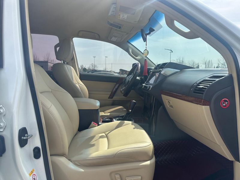 Land Cruiser Prado photo 4