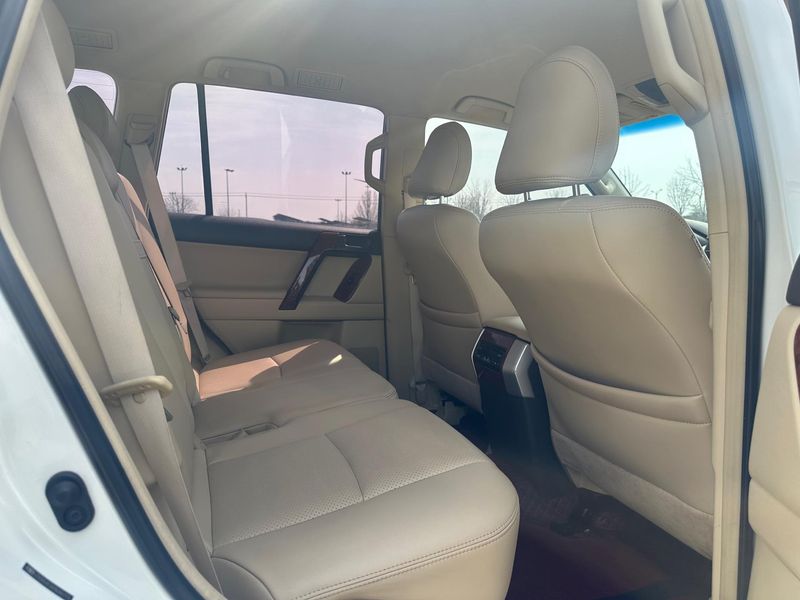 Land Cruiser Prado photo 5