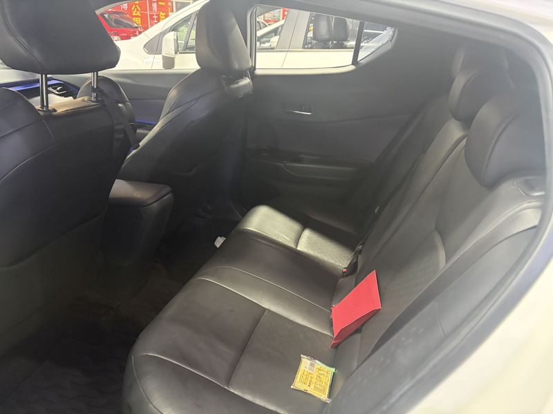 C-HR photo 4