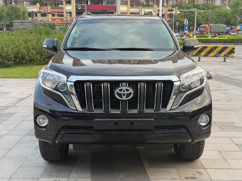 Land Cruiser Prado photo 2