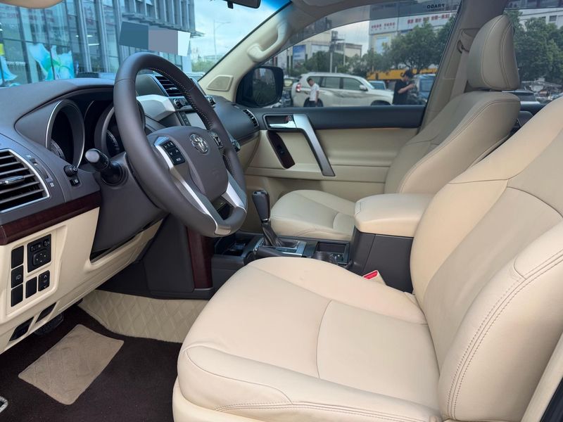 Land Cruiser Prado photo 5