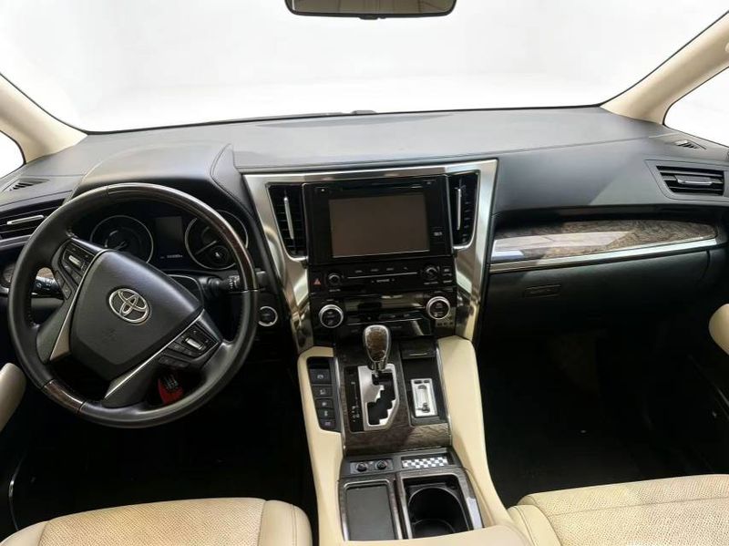 Vellfire photo 5