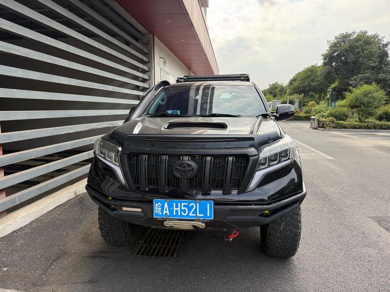 Land Cruiser Prado photo 2