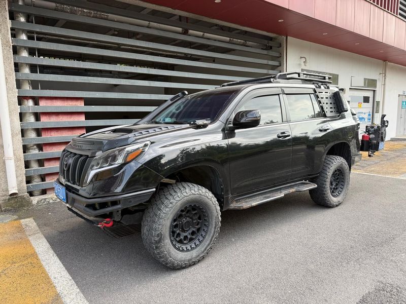 Land Cruiser Prado photo 3