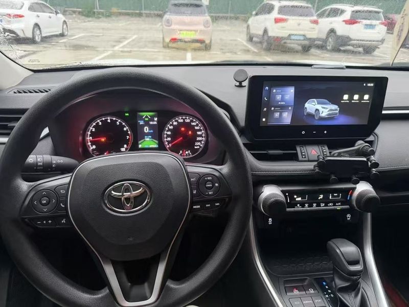 RAV4 photo 3