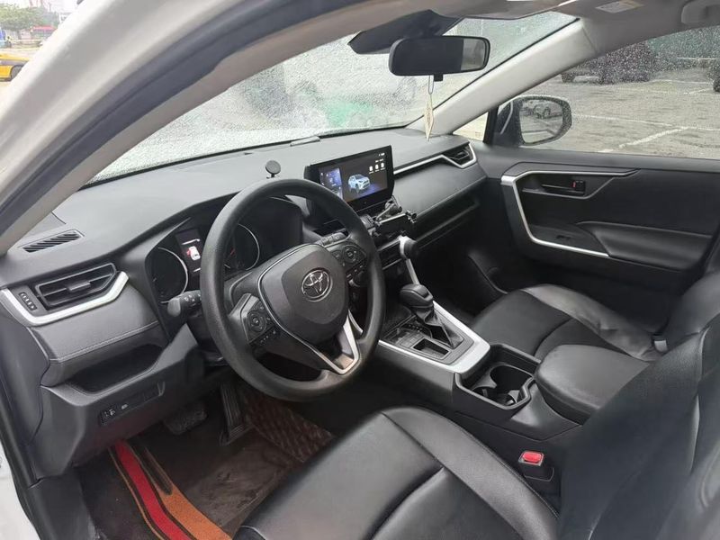 RAV4 photo 4
