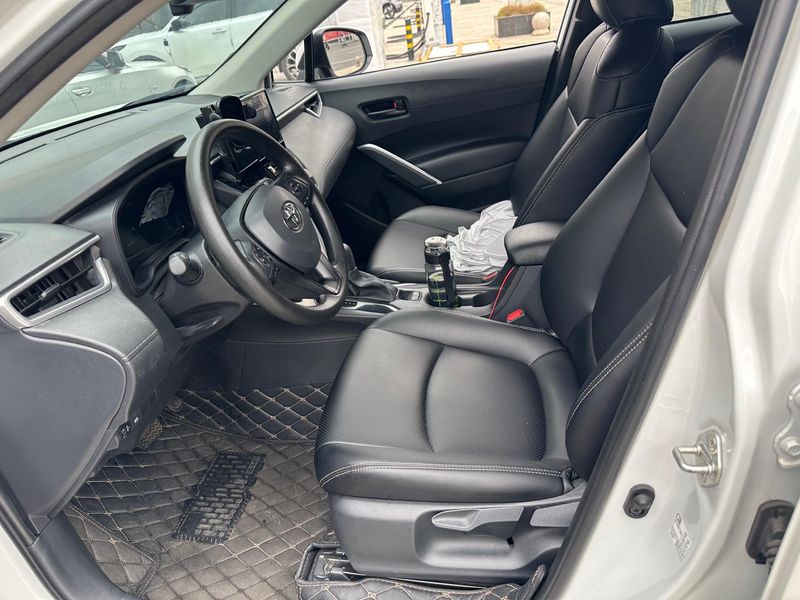 Corolla Cross photo 3