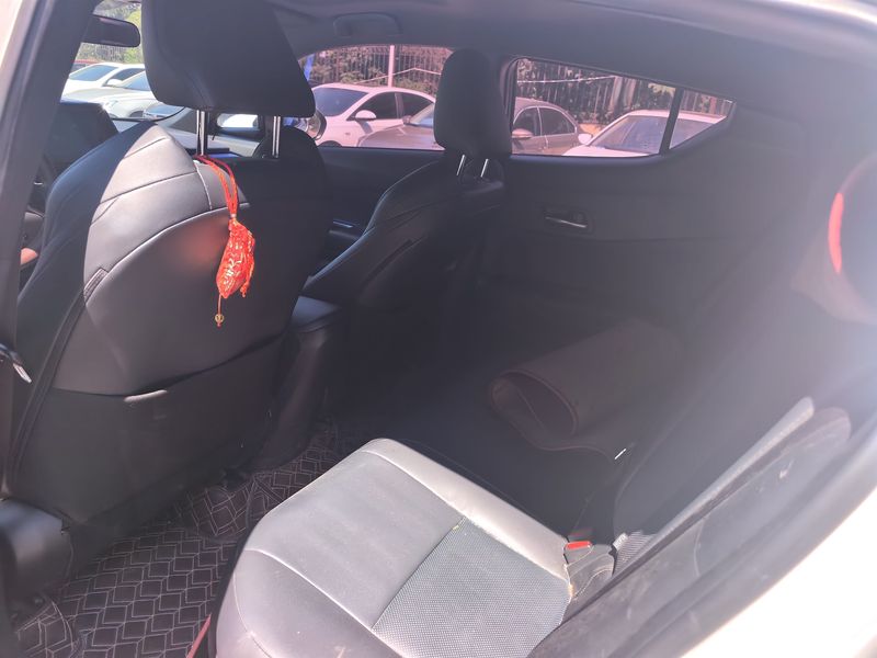 C-HR photo 2