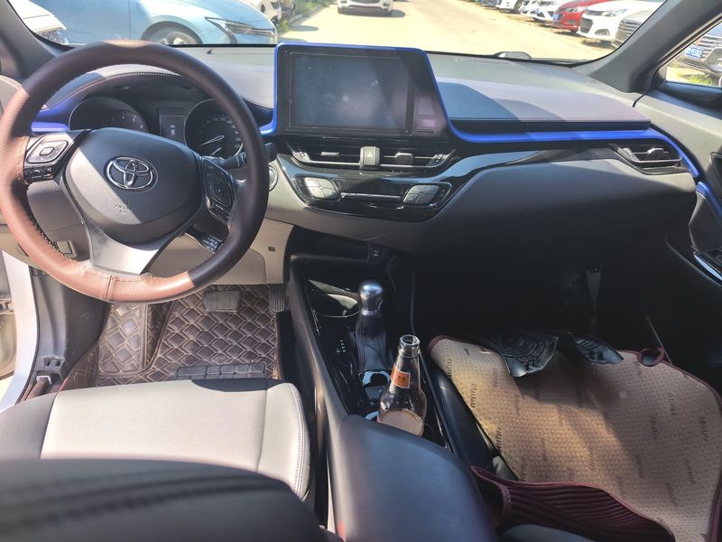 C-HR photo 4