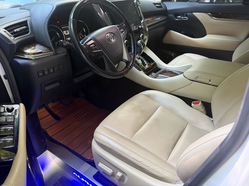 Alphard photo 2